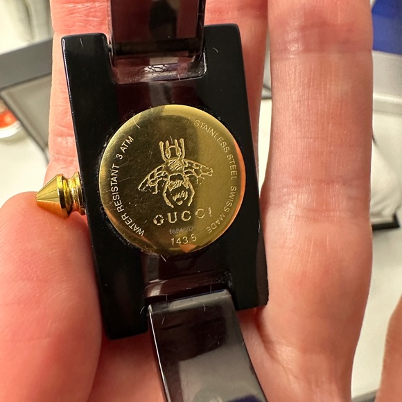 Gucci Black and Gold Watch - Picture 6 of 15